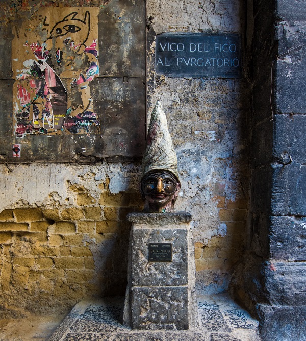 neus-pulcinella-napels-1